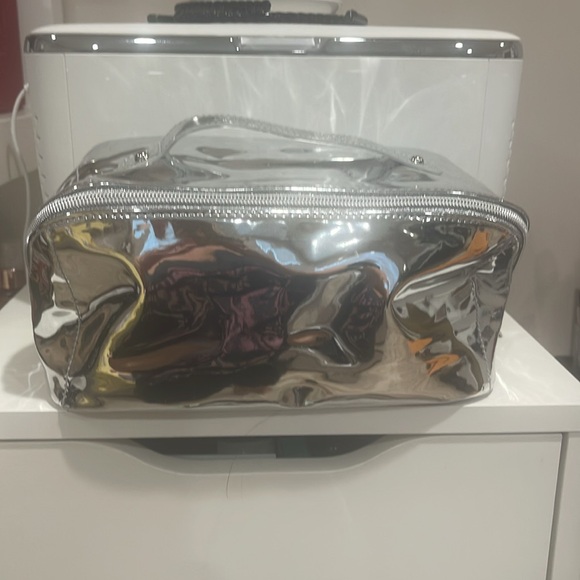 New with tags and packaging Bloomingdales limited edition cosmetic cube🎉🎉🎉 - Picture 2 of 4